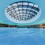 Apartment Ans Hanza Tower - 22nd Floor With View, Swimming Pool, Sauna, Jacuzzi, Viewing Terrace