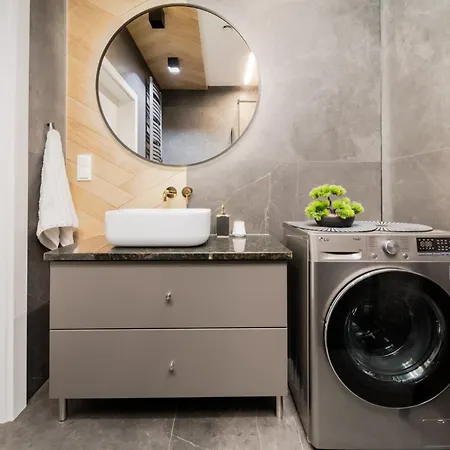 Ans Hanza Tower - 22nd Floor With View, Swimming Pool, Sauna, Jacuzzi, Viewing Terrace