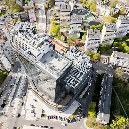 Ans Hanza Tower - 22nd Floor With View, Swimming Pool, Sauna, Jacuzzi, Viewing Terrace דירה