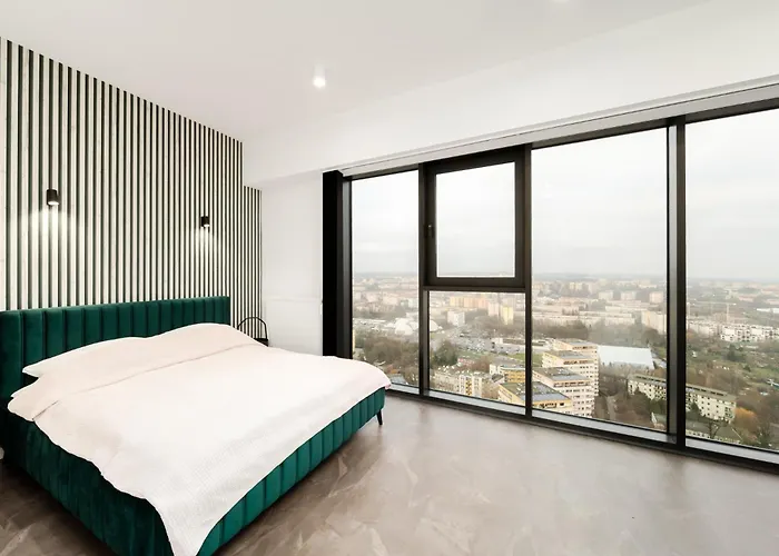 Ans Hanza Tower - 22nd Floor With View, Swimming Pool, Sauna, Jacuzzi, Viewing Terrace דירה *