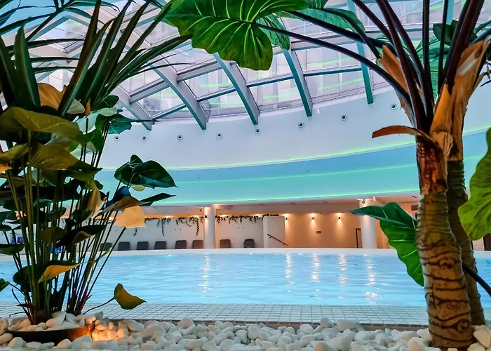 Ans Hanza Tower - 22nd Floor With View, Swimming Pool, Sauna, Jacuzzi, Viewing Terrace דירה