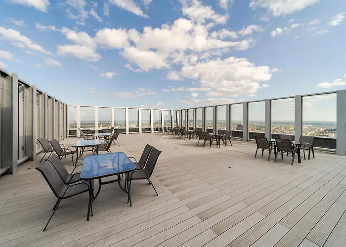 Ans Hanza Tower - 22nd Floor With View, Swimming Pool, Sauna, Jacuzzi, Viewing Terrace דירה שצ'צ'ין