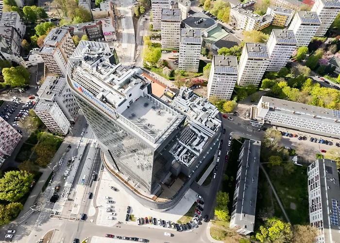 Ans Hanza Tower - 22nd Floor With View, Swimming Pool, Sauna, Jacuzzi, Viewing Terrace Apartment