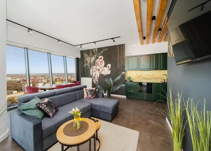 Ans Hanza Tower - 22nd Floor With View, Swimming Pool, Sauna, Jacuzzi, Viewing Terrace דירה שצ'צ'ין