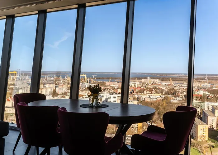 Ans Hanza Tower - 22nd Floor With View, Swimming Pool, Sauna, Jacuzzi, Viewing Terrace דירה *