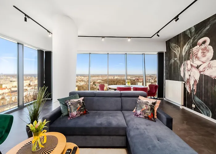 Ans Hanza Tower - 22nd Floor With View, Swimming Pool, Sauna, Jacuzzi, Viewing Terrace דירה